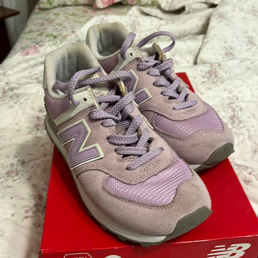 Gorgeous lilac New Balance sneakers. Size 7,5. Worn once ( too small for me).